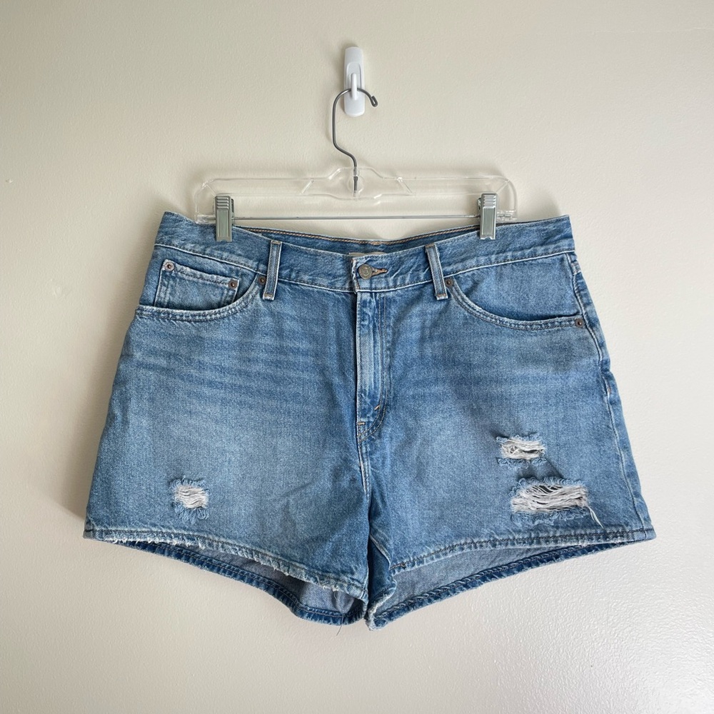 SOLD Levi’s 80s Mom Shorts